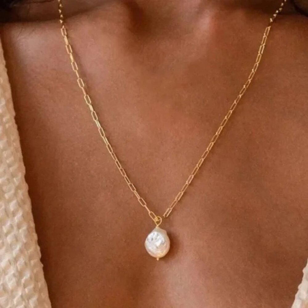 NWOT Pearl Pendant Gold Chain Necklace